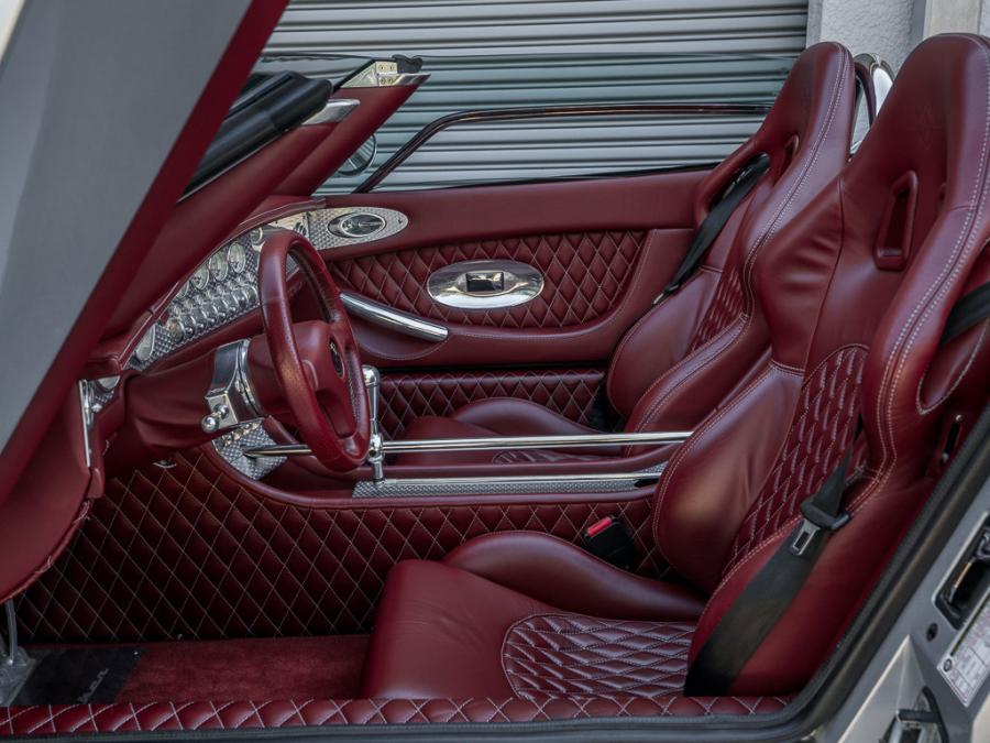 Интерьер Spyker C8 Spyder 2006 года  (фото 79 из 131)